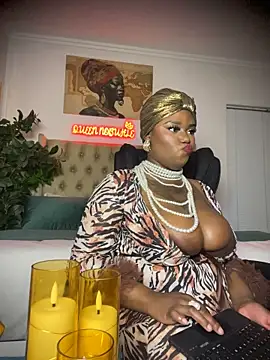 QUEEN_NOBUHLE_FEMDOM_777 élő XXX-chatje