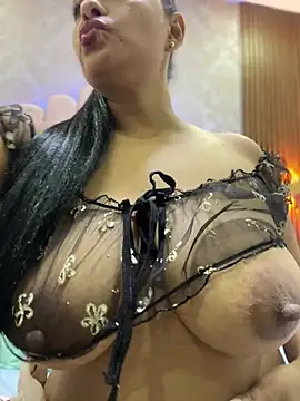 sofia_xxx02 élő XXX-chatje
