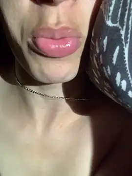 Chat +18 de MiroKari2 ao vivo