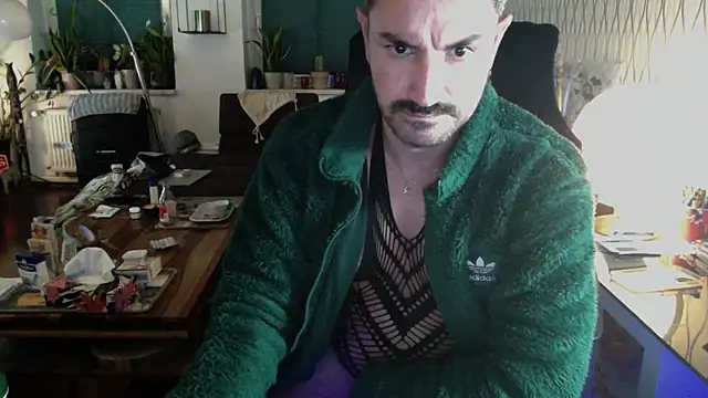 צ'אט XXX בשידור חי של tomz0819