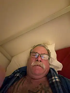 Chat +18 de Caesar_Baxter ao vivo