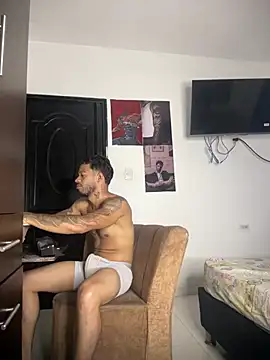 Czat XXX na żywo – Enzomoretti__