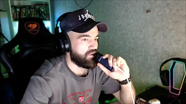 XXX chat uživo modela _Serious_Man