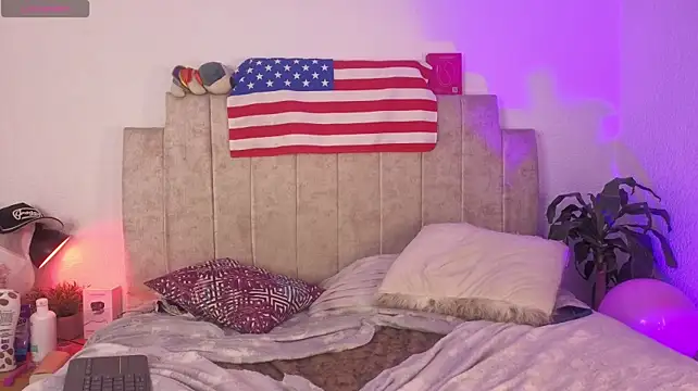 Emilly-hall – Naživo XXX chat