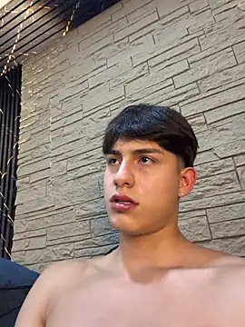 XXX chat uživo modela Lander_Cruz