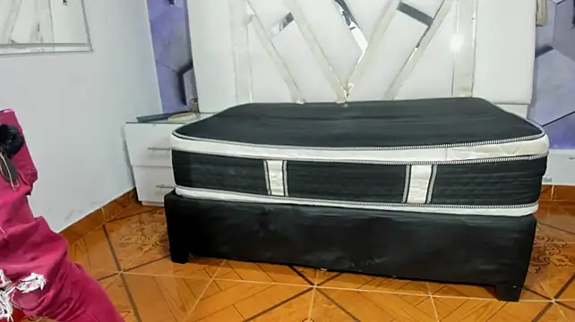 Chat +18 de MiaLawson ao vivo