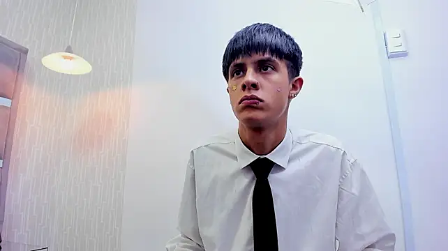 MikeHunteer লাইভ XXX চ্যাট