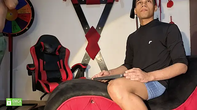 XXX chat uživo modela GoldenBoyDuo