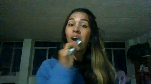 צ'אט XXX בשידור חי של Juanabrunette7