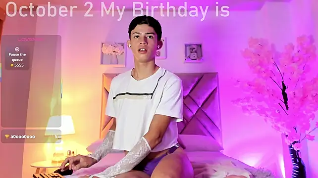 Baby_noahtt লাইভ XXX চ্যাট