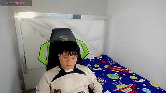 צ'אט XXX בשידור חי של Tommy_cotton