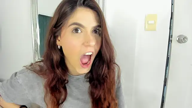 AnnyCherry_ Chat XXX in diretta