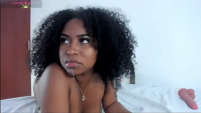 TAYRA_CASTLE Chat XXX in diretta
