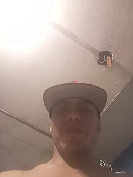 BuiltHotline 现场XXX聊天
