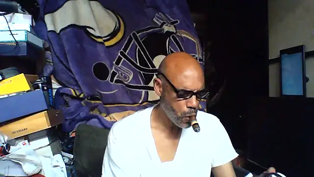 Chat +18 de A_CIGAR_MAN ao vivo