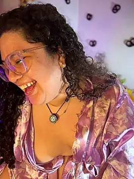 Czat XXX na żywo – CurlyMilf_Vannexxxa