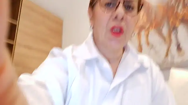 SelenaMILF élő XXX-chatje