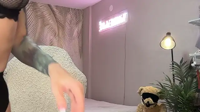 Break-me-Shake-me Live XXX-chat