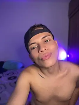 צ'אט XXX בשידור חי של _Leo_Boy