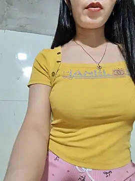 Vyvvyy96's Live XXX Chat