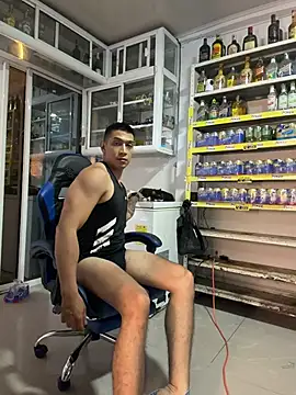 Chat +18 de OliverWest04 ao vivo