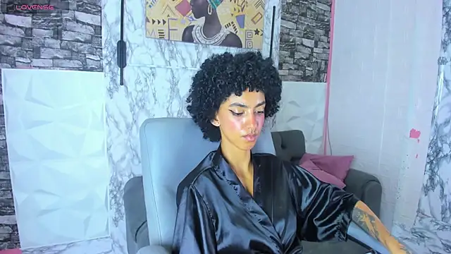 XXX chat uživo modela Queen_Cuarxxo