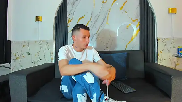 دردشة Isaak_Bless الجنسية المباشرة