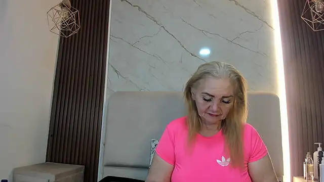 queenstarhy's Live XXX Chat