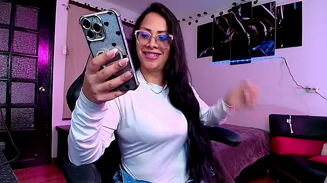 yesie_hot's Live XXX Chat