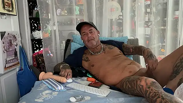 Italianguy56's Live XXX Chat
