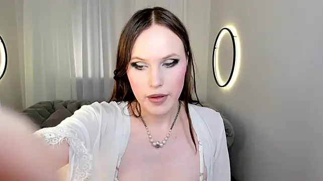 EffieMinki's Live XXX Chat