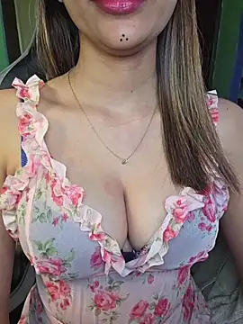 Amelia4U Adlı Modelin Canlı XXX Sohbeti
