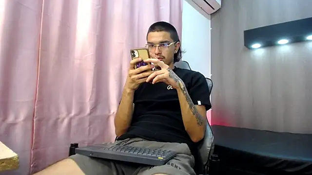 XXX chat uživo modela Tayson_Hot