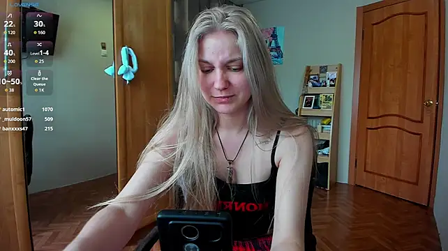 Chat +18 de Tiny_Kiss ao vivo