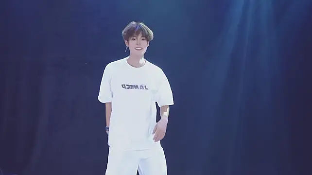 NCT-111 live XXX chat