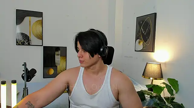 Thom_Ohtani Chat XXX in diretta