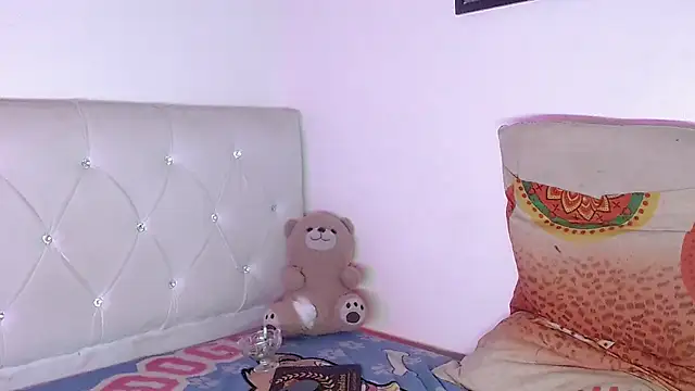 Angel_foxc13 即時 XXX 聊天
