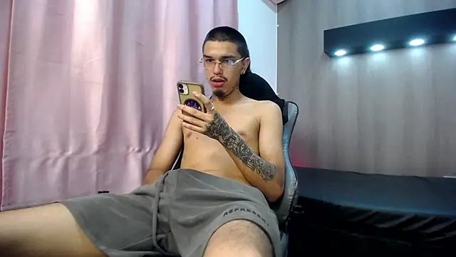 Tayson_HotのライブXXXチャット