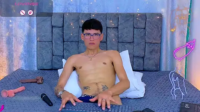 NicolasTorrez Adlı Modelin Canlı XXX Sohbeti
