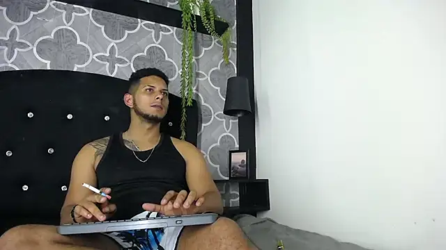 Chris_Dick23 Adlı Modelin Canlı XXX Sohbeti