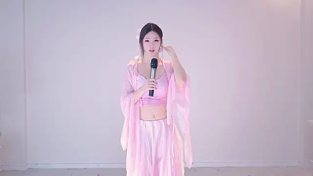 XXX chat uživo modela IVE-111