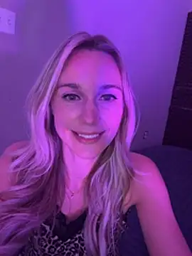 BlastinBarbie's Live Chat Room