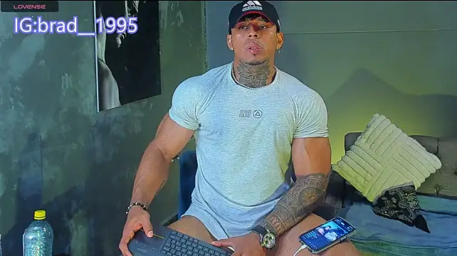 bradley_smith Adlı Modelin Canlı XXX Sohbeti