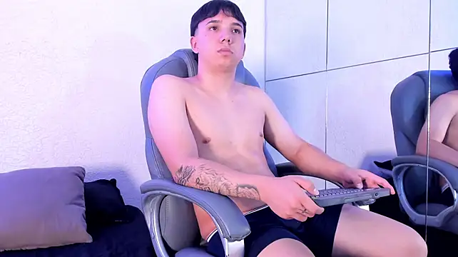 XXX chat uživo modela Andy_moretti