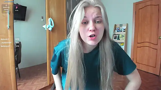 Chat +18 de Tiny_Kiss ao vivo