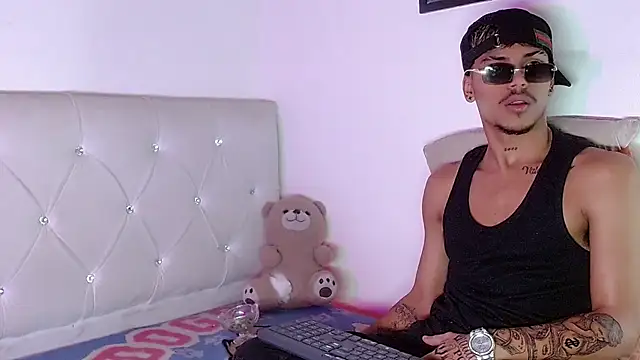 Angel_foxc13 élő XXX-chatje