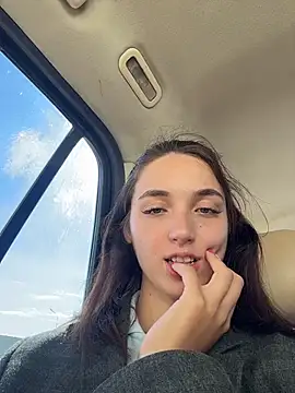 הופעת וובקאם של DollyTall