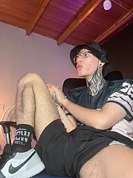 Chat +18 de david_huge ao vivo