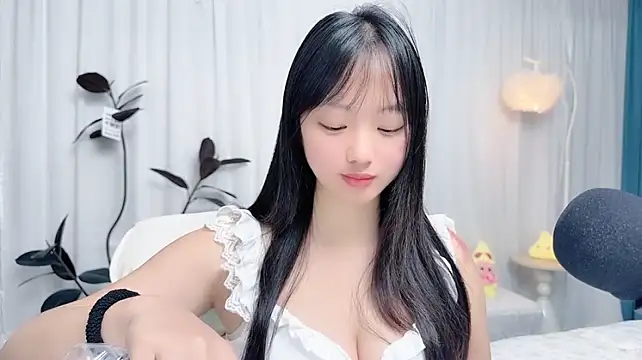 Winnie666999 现场XXX聊天