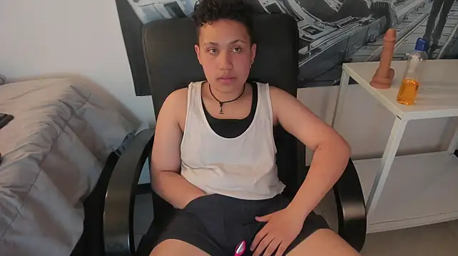 BullSmoke19 Live XXX-chat